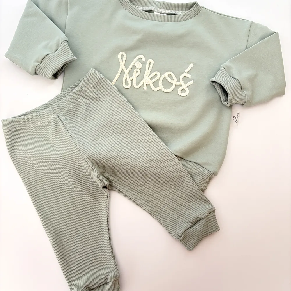 Zestaw : bluza personalizowana imieniem i spodnie prążkowane Zestaw : bluza personalizowana imieniem i spodnie prążkowane komplet dziecięcy handmade mojewykroje