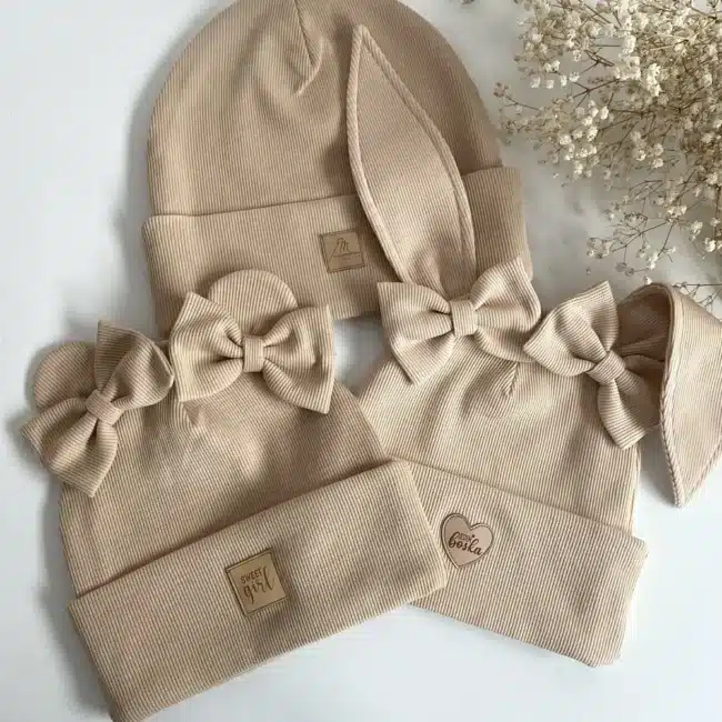 czapki beanie, miś i króliczek z kokardami dla dzieci mojewykroje handmade