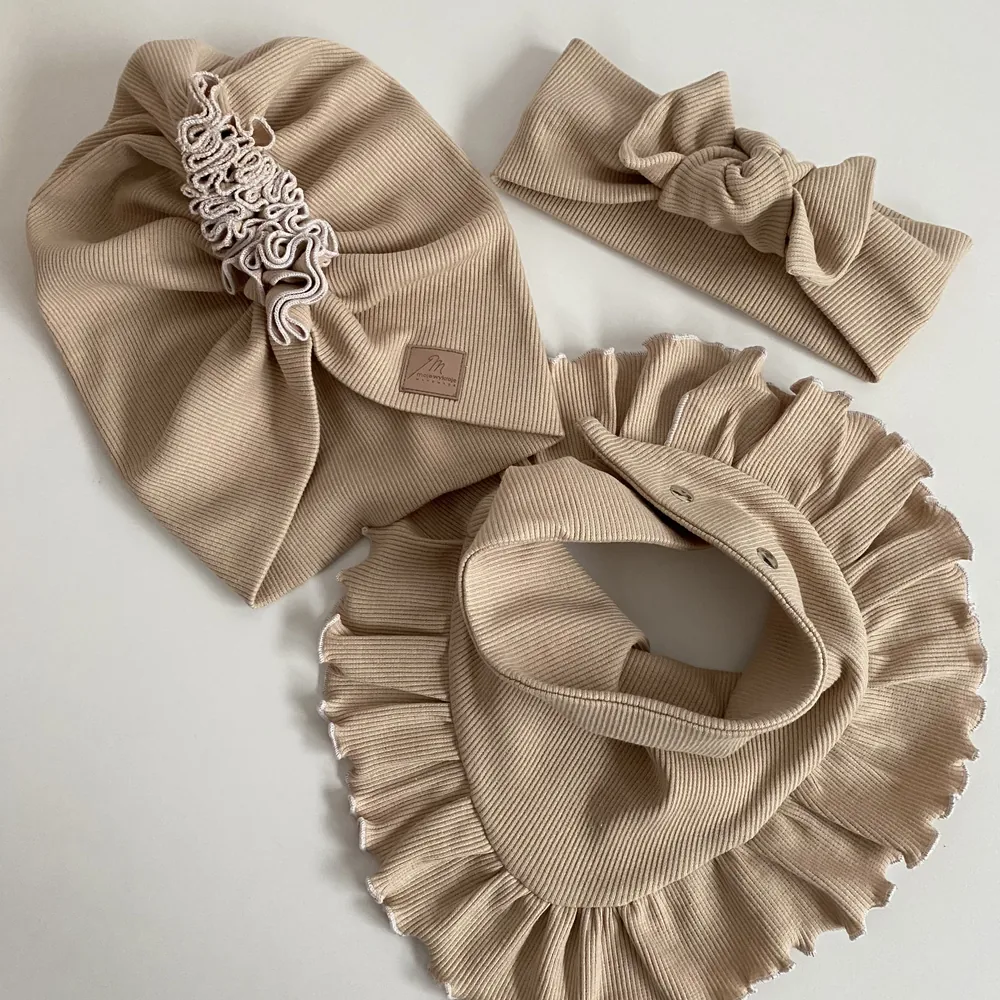 Chusta z falbanką na napki z dzianiny prążkowanej Chusta z falbanką na napki z dzianiny prążkowanej komin lub chusta dziecięca handmade mojewykroje